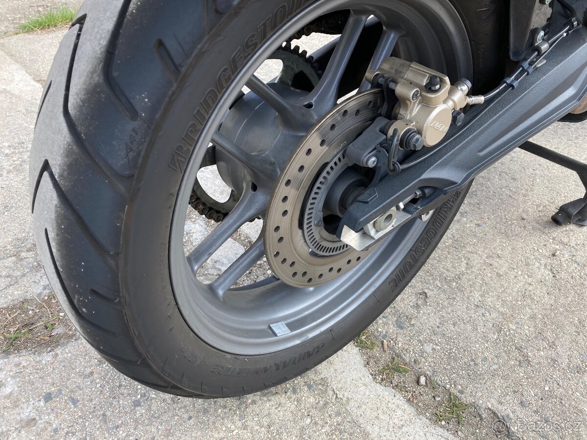 Triumph Tiger 800 ABS,Servisní knížka,první majitel