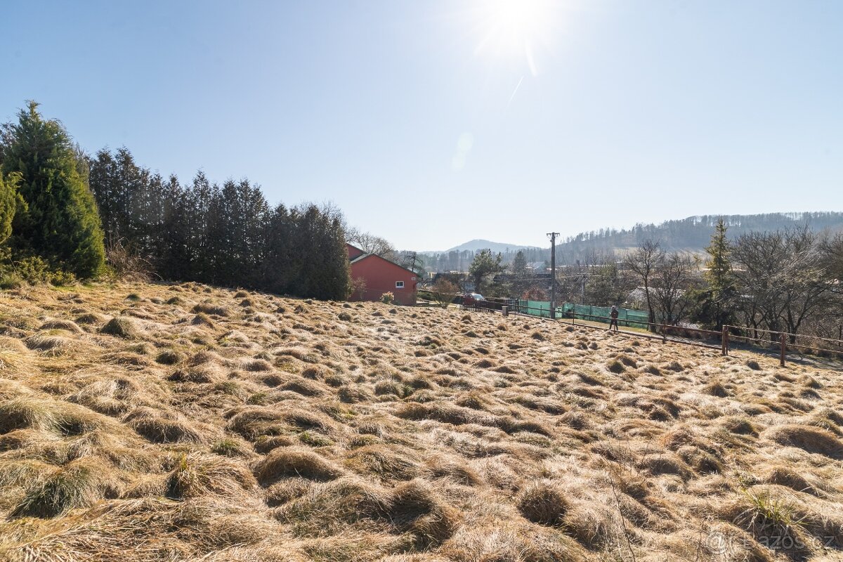 Stavební pozemek s úžasným výhledem, 1.281 m², Bratrušov - 5