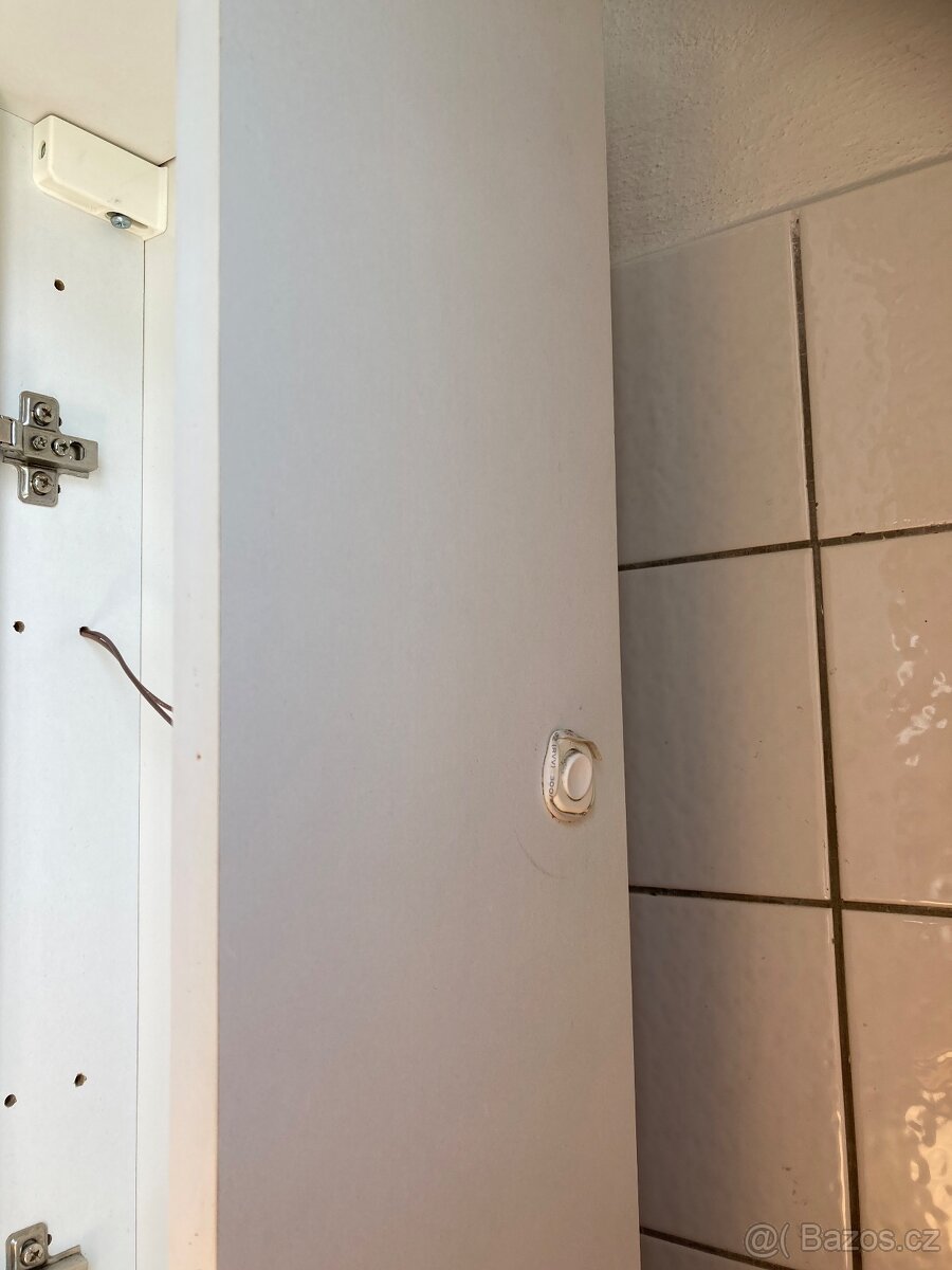 Koupelnová skříňka se zrcadlem - 5