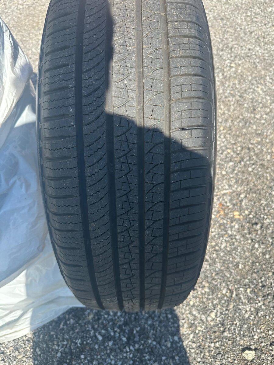 Celoroční originální Alu sada z Land Rover 255/65 R19 Pireli