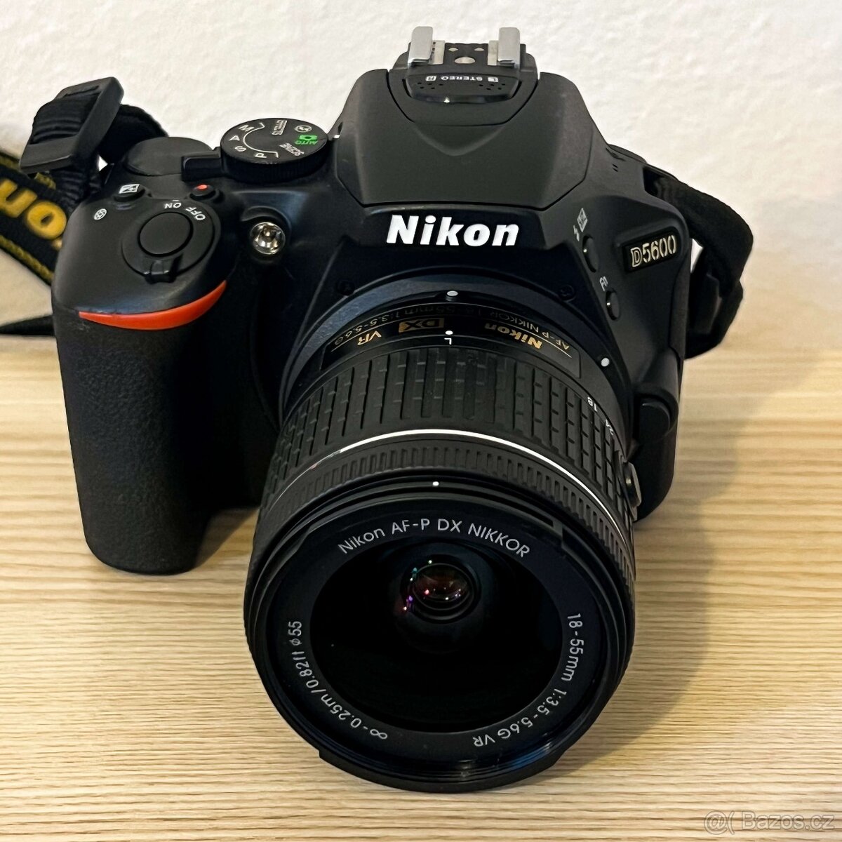Nikon D5600, objektiv 18 - 55mm, příslušenství - 5