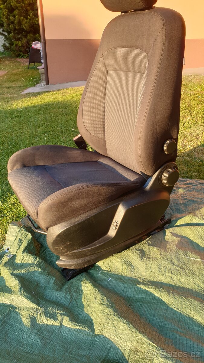 Prodám přední sedačky na s-max galaxy - 5