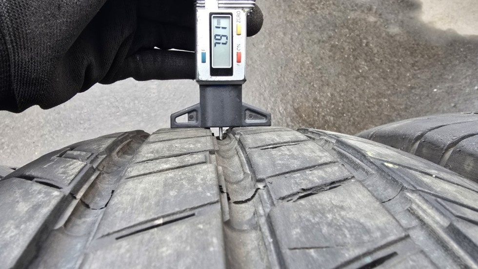 Letní pneu 225/75/16c Continental - 5