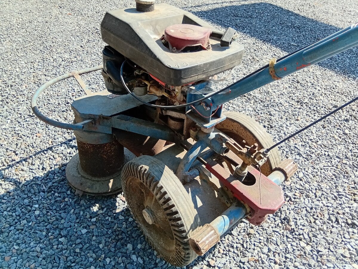 Prodám bubnovou sekačku Vari - 5