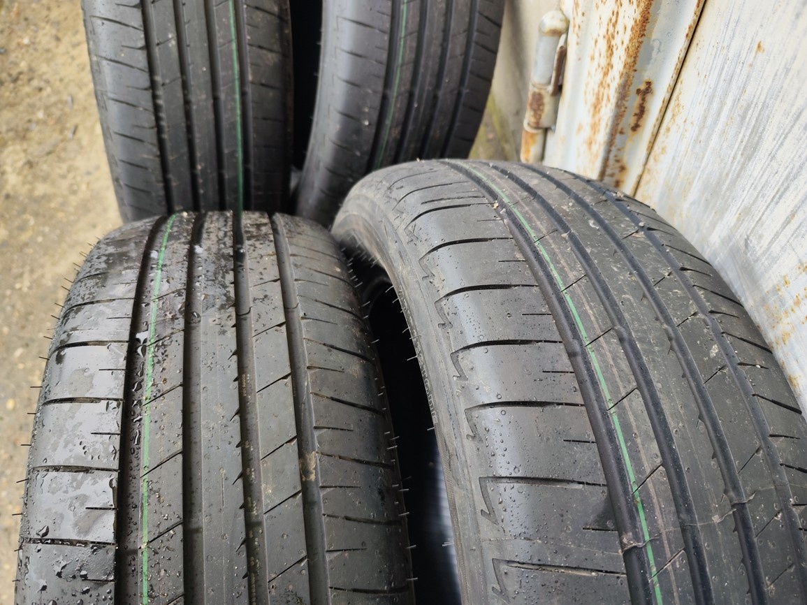 18"zánovní letní pneu Bridgestone 215/55/18 = 5000Kč/4ks - 5