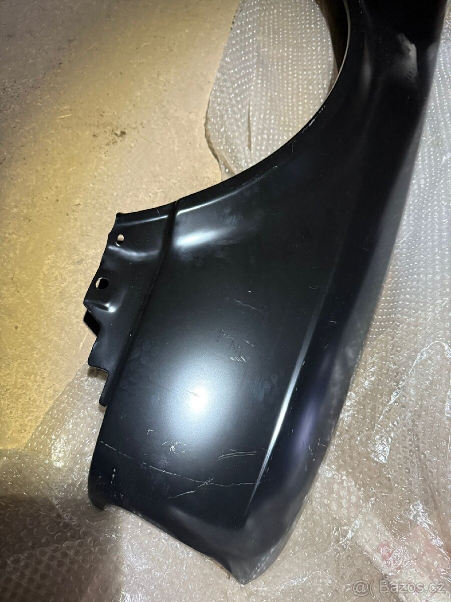 Pravy predni blatnik BMW E30 coupe - 5