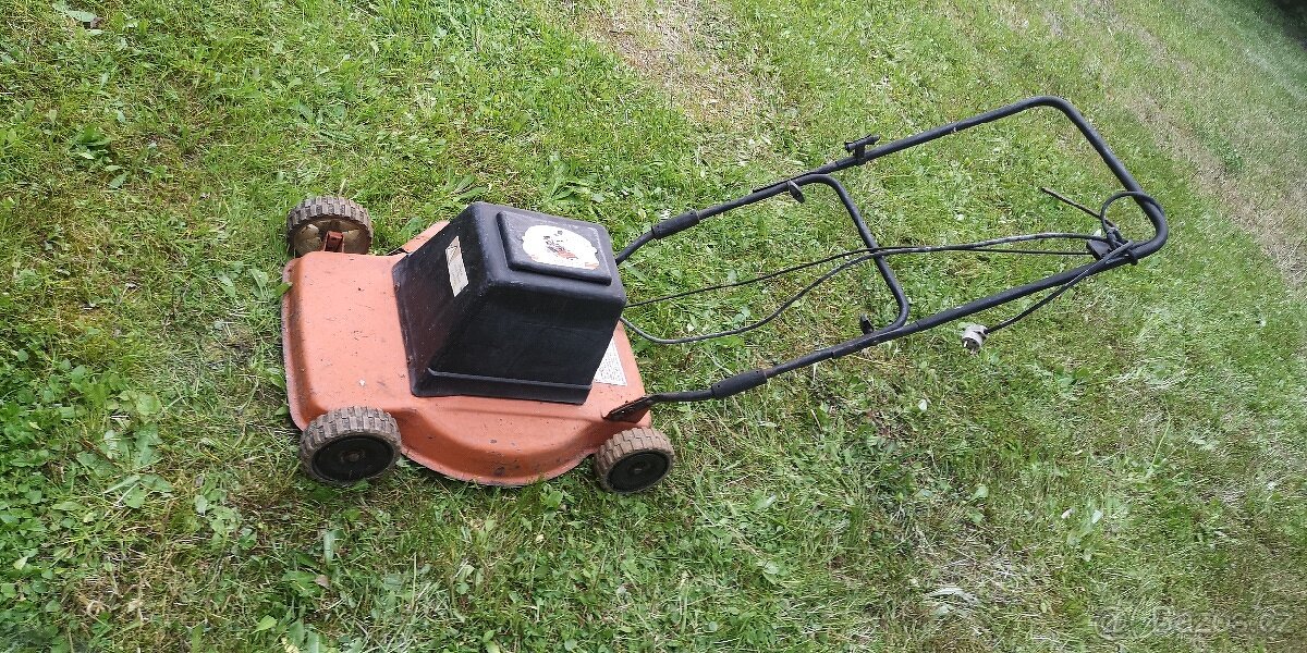 SEKAČKA NA TRÁVU S BOČNÍM VÝHOZEM - 5