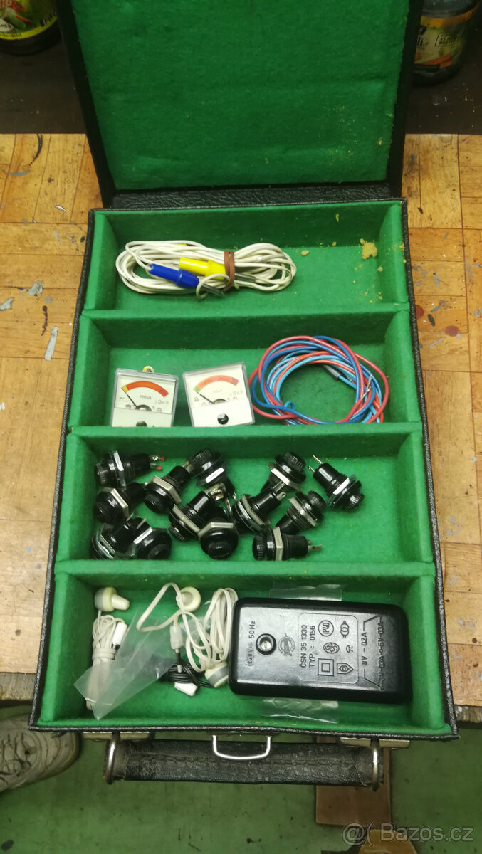 Diody, triaky, spínače, ampérmetry, ledky, odpory. - 5