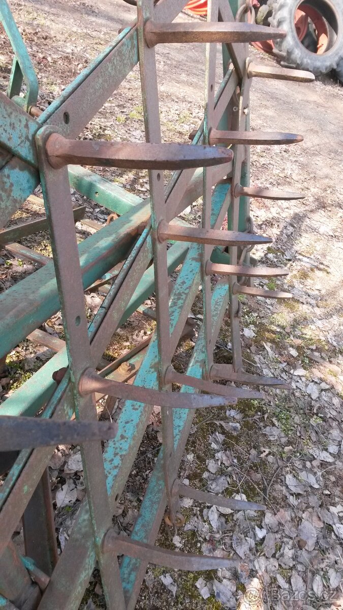 Čtyřdílné traktorové skládací polotěžké brány, záběr 3,8 m - 5