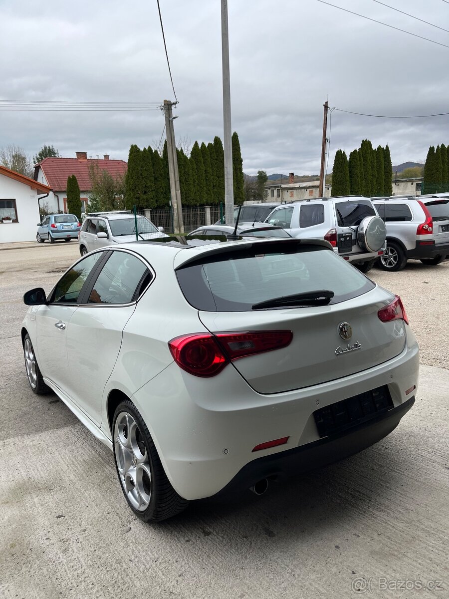 Alfa Romeo Giulietta 1.6 JTDm Šport = 196531km, 2011 = - 5