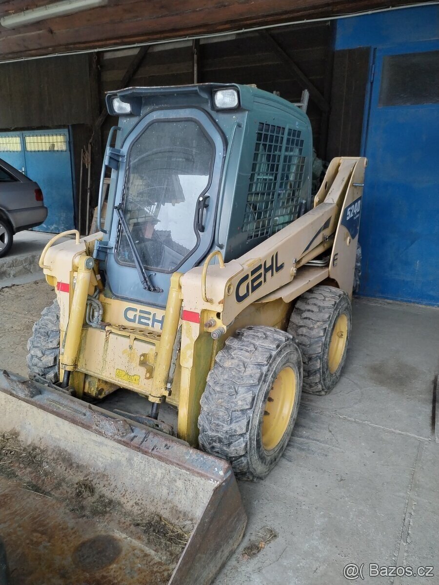 Smykový nakladač GEHL - 5