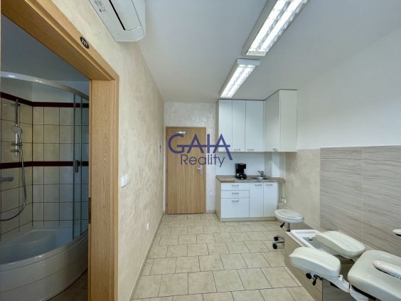 Hodonín - Prostory k pronájmu pro poskytování služeb - 14m2 - 5