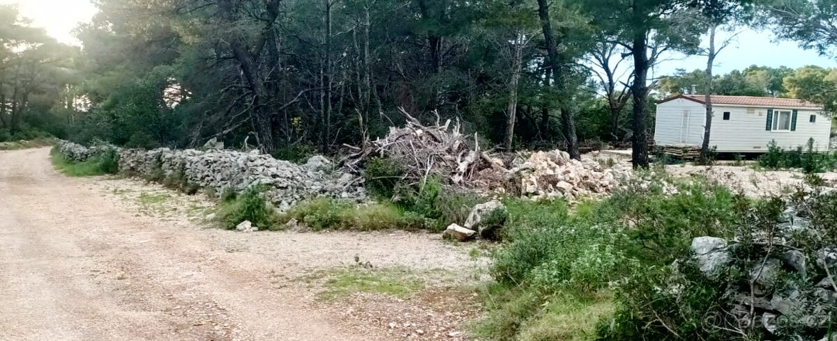 SLEVA / Rozsáhlý pozemek včetně domku / ostrov Šolta - 5