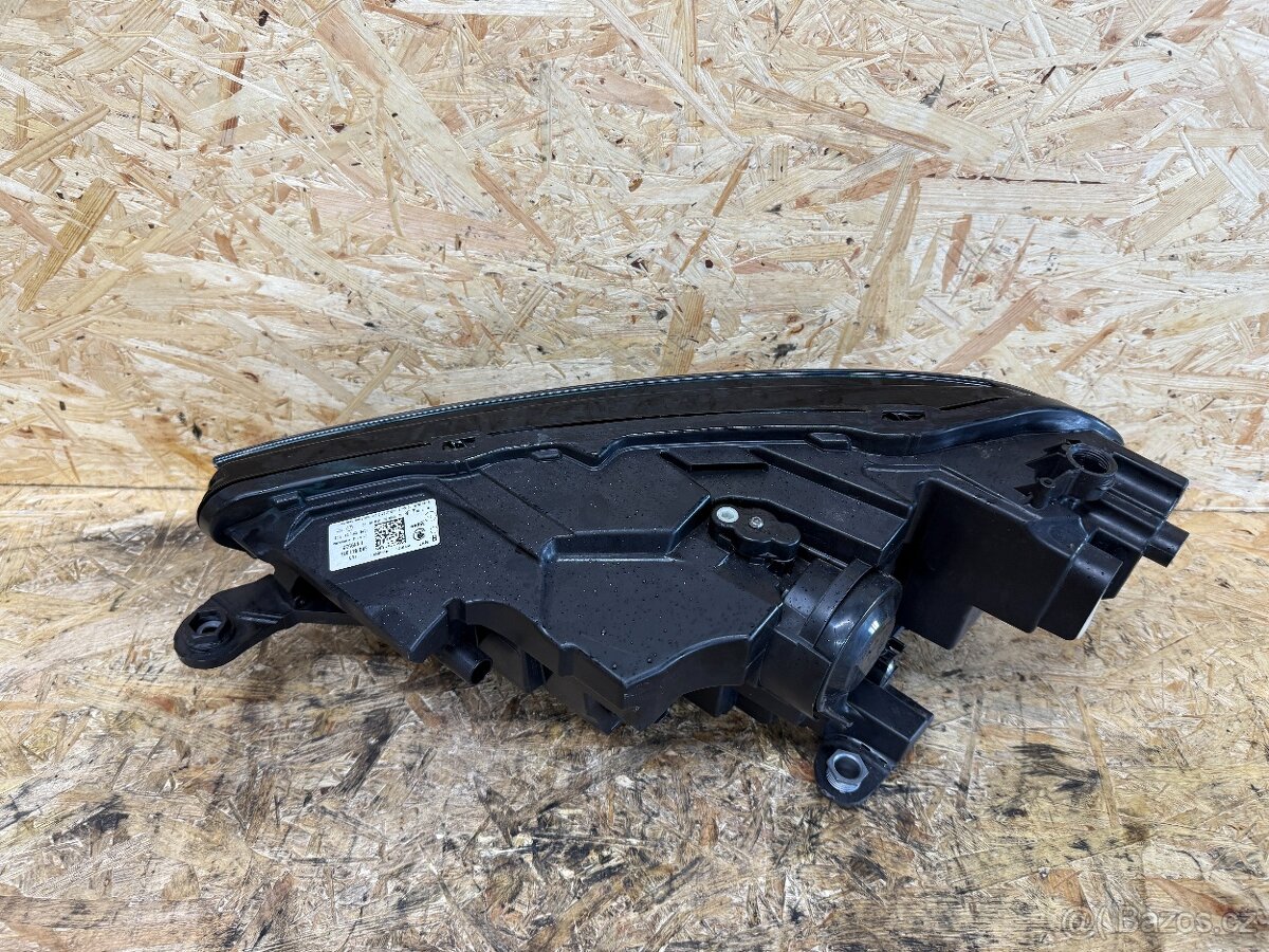 PRAVÝ PŘEDNÍ FULL LED SVĚTLOMET ŠKODA FABIA 4 - 5