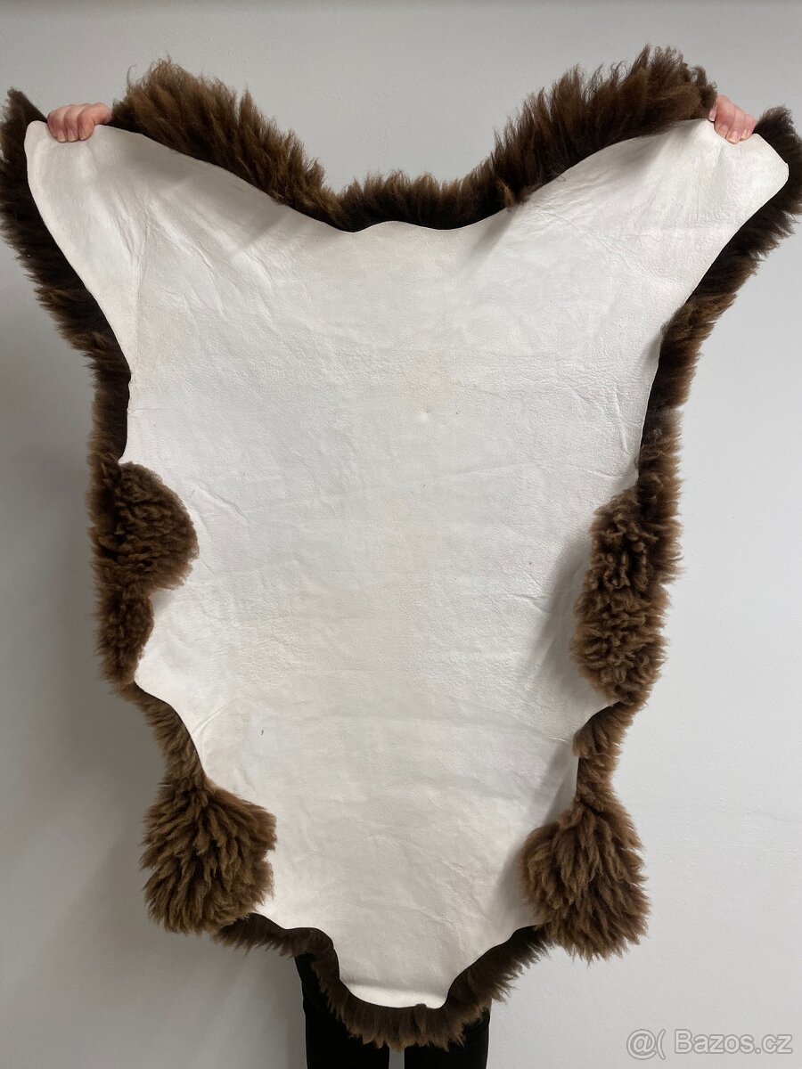 Kožešiny ovčí hnědé barvy různé velikosti - 5