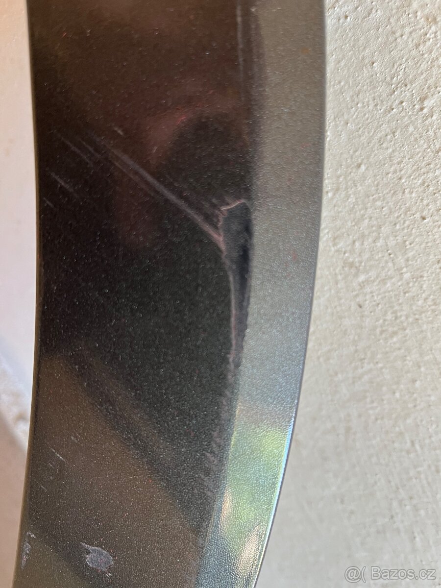 Plastový lem blatníku - 5