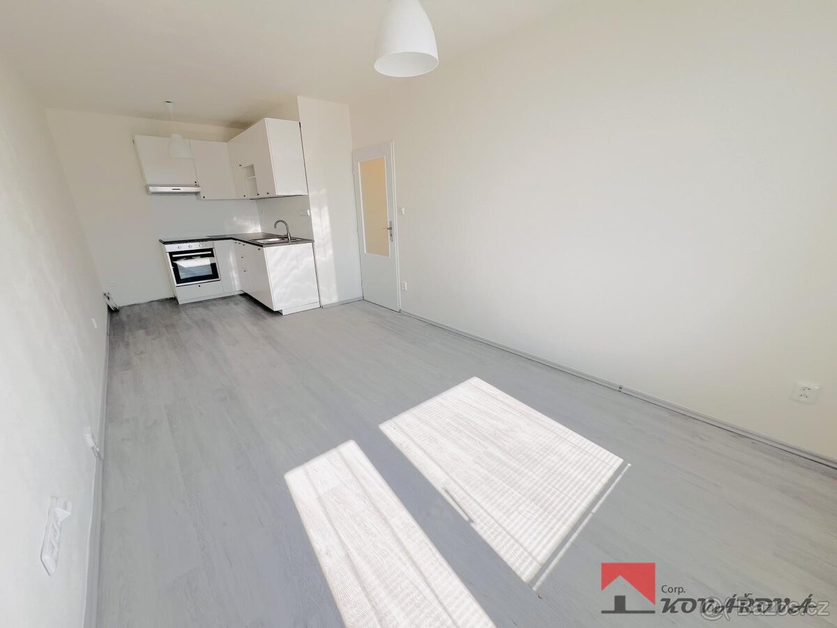 Stylový byt 2+kk po rekonstrukci komfortní bydlení v Roudni - 5