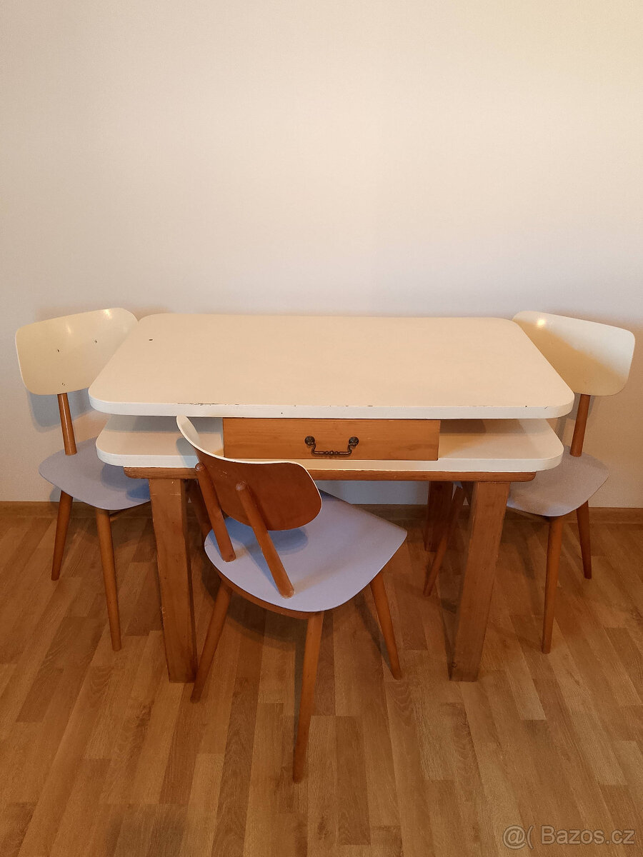 STAROŽITNÝ STŮL Z MASIVU - 5