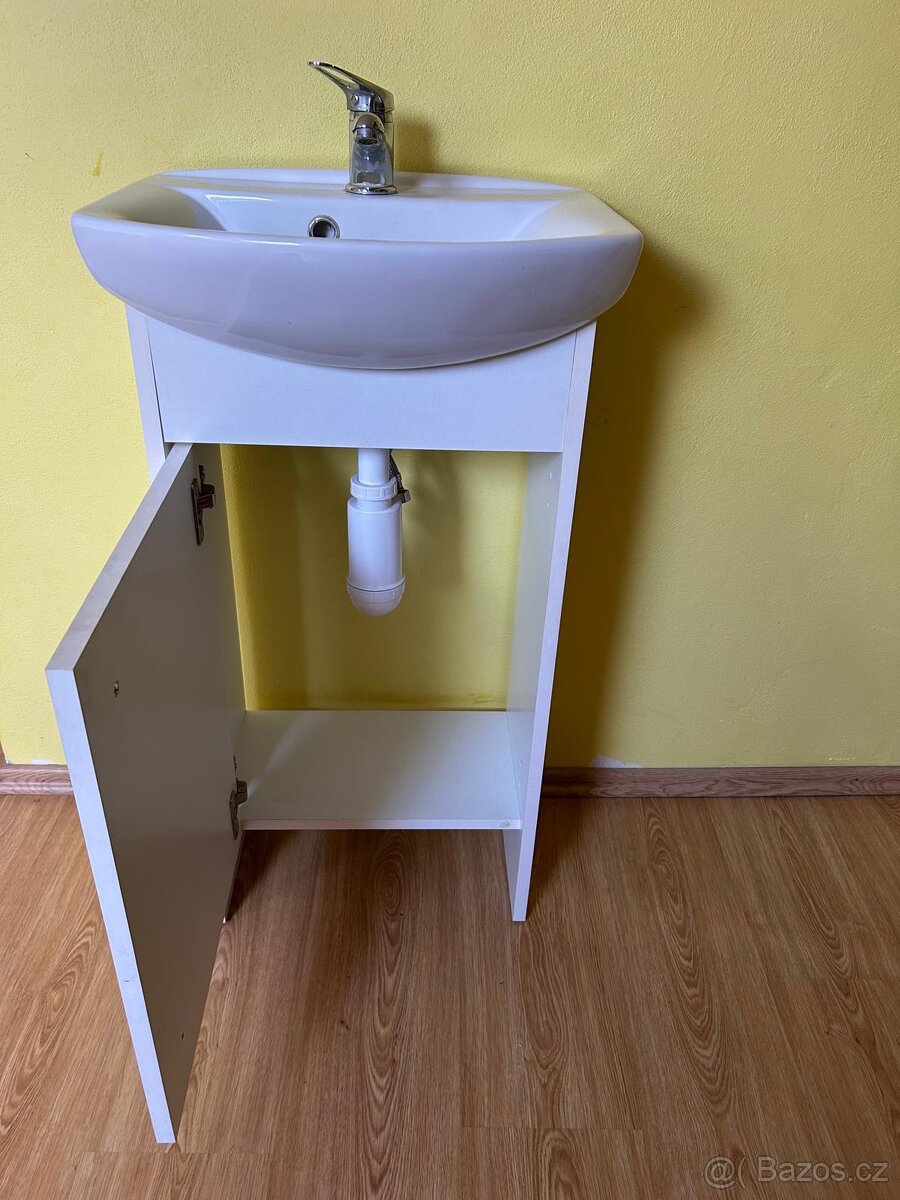 Umyvadlo se stolkem - 5