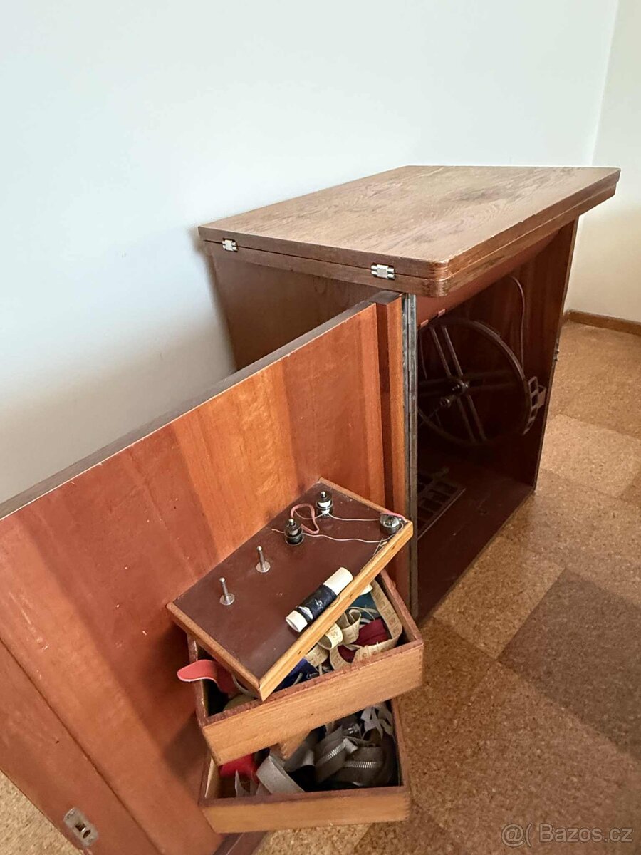 Šicí stroj po babičce zn. Minerva - 5