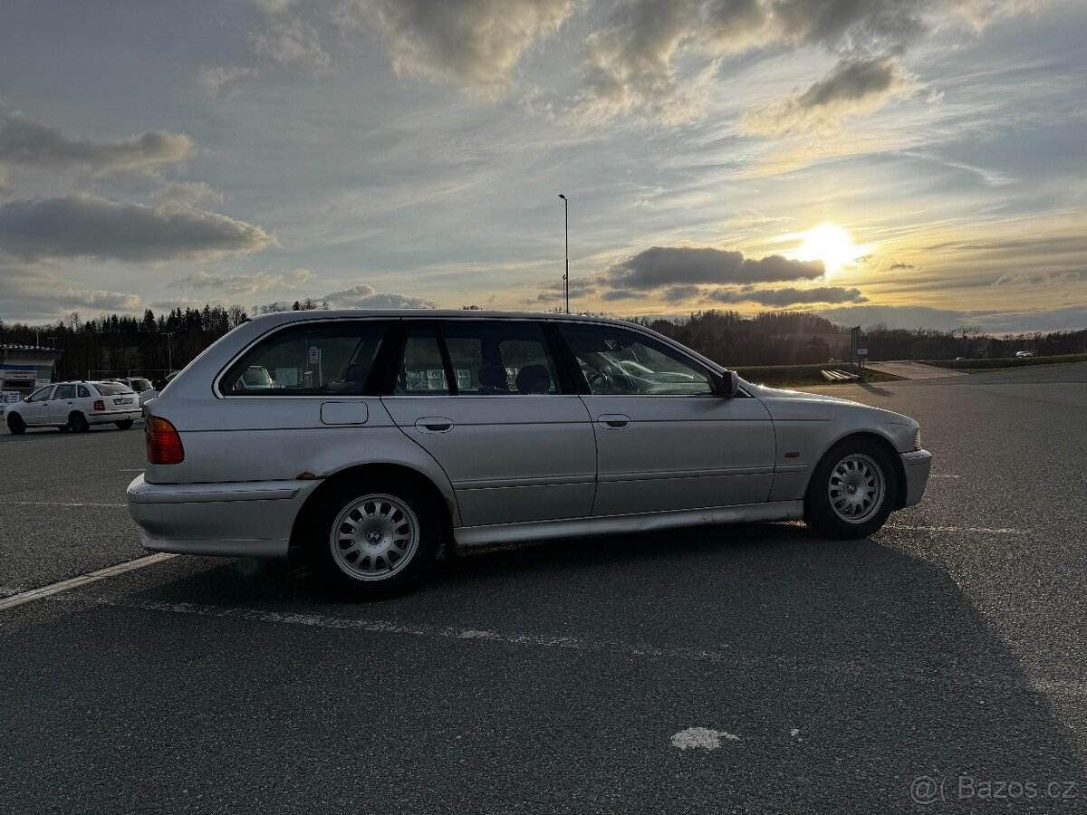 BMW 5 e39 525 142kw - 5