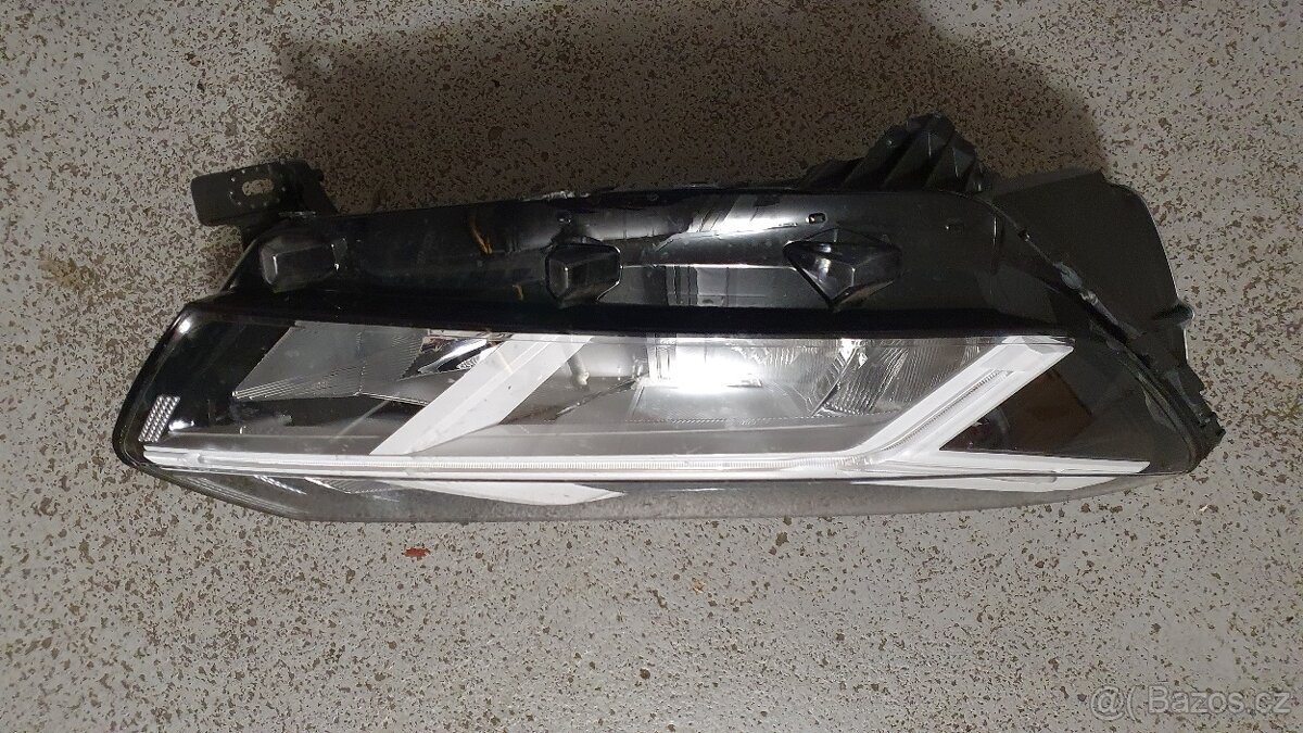 pravé světlo na Dacia Jogger - 5