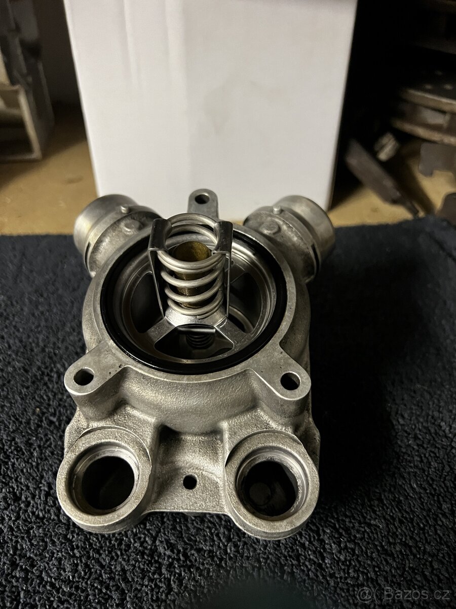 Tělo termostatu S85B50 V10 M5 M6 11537834271 - 5