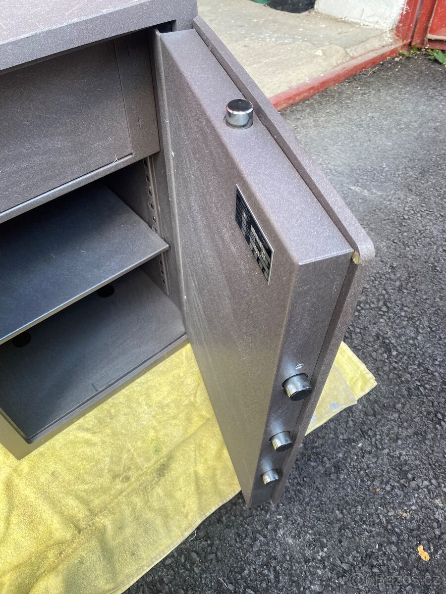 Trezor Safetronics - 5