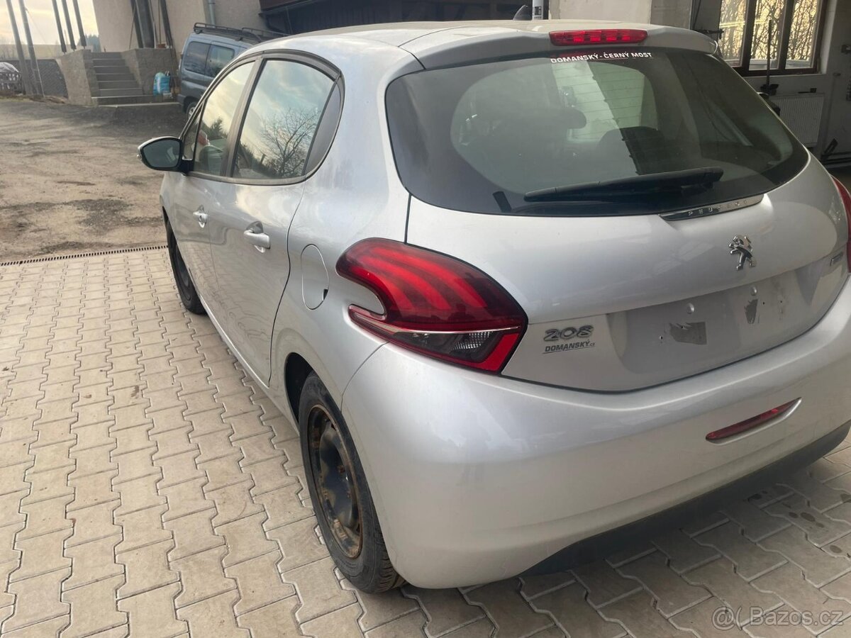 Peugeot 208 - 5