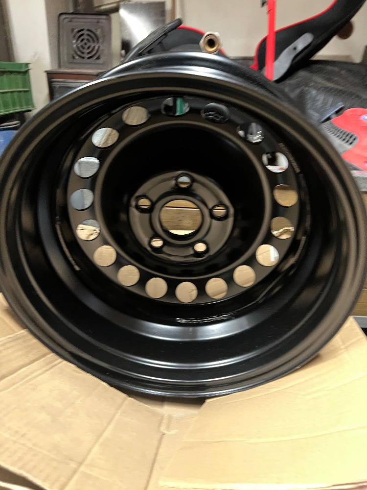 Prodám 4ks disku 6JX15 ET47 - 5