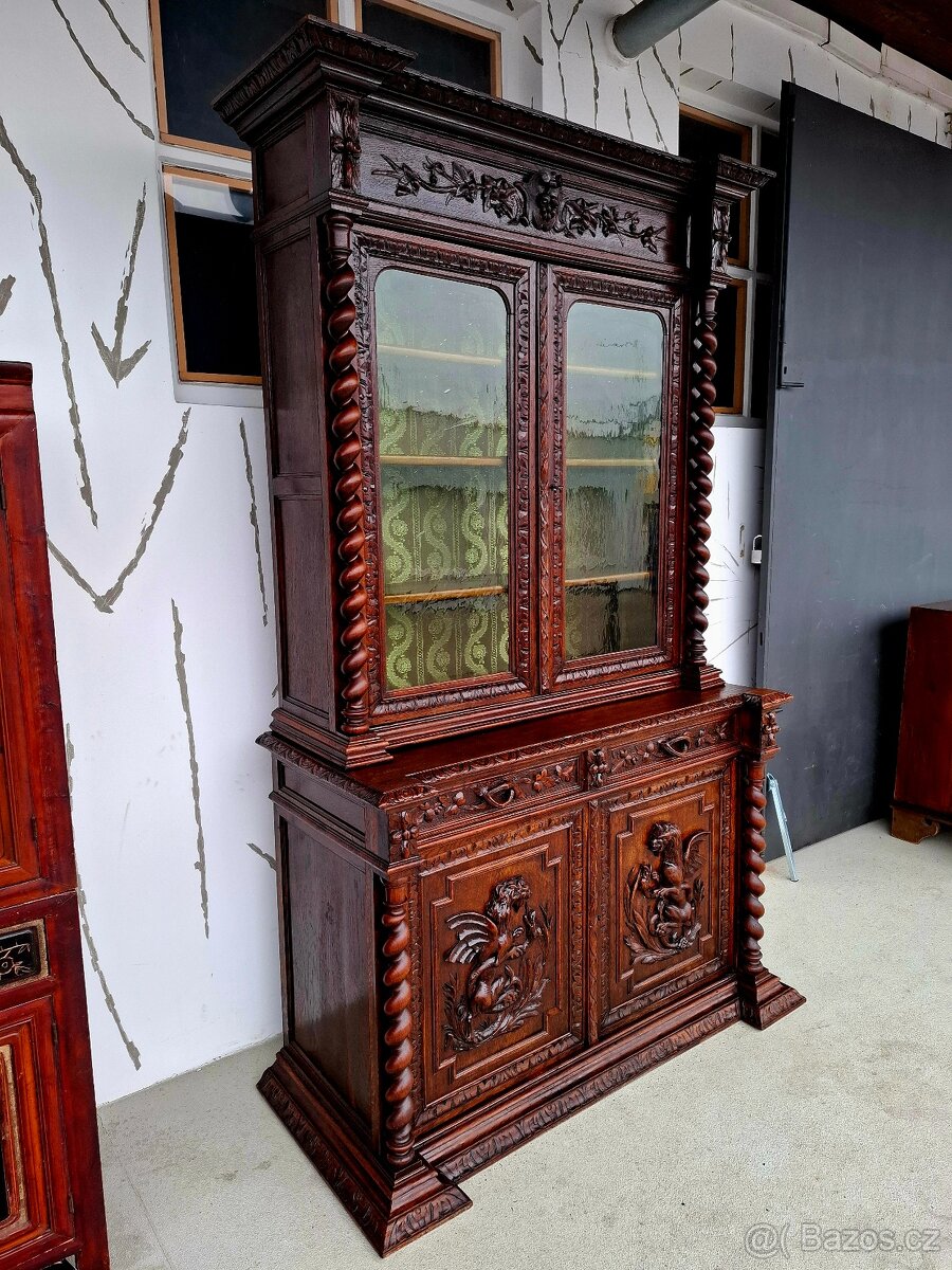 Starožitný vyřezávaný masivní příborník - 5