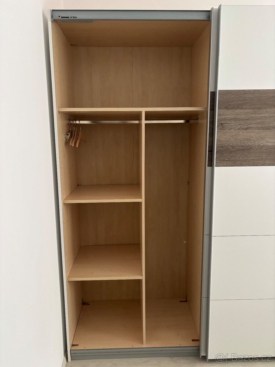 Velká šatní skříň - 5