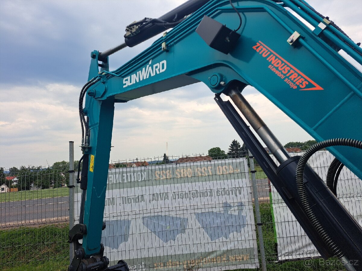 RYPADLO BAGR SUNWARD KUBOTA 6000KG AKCE - 5