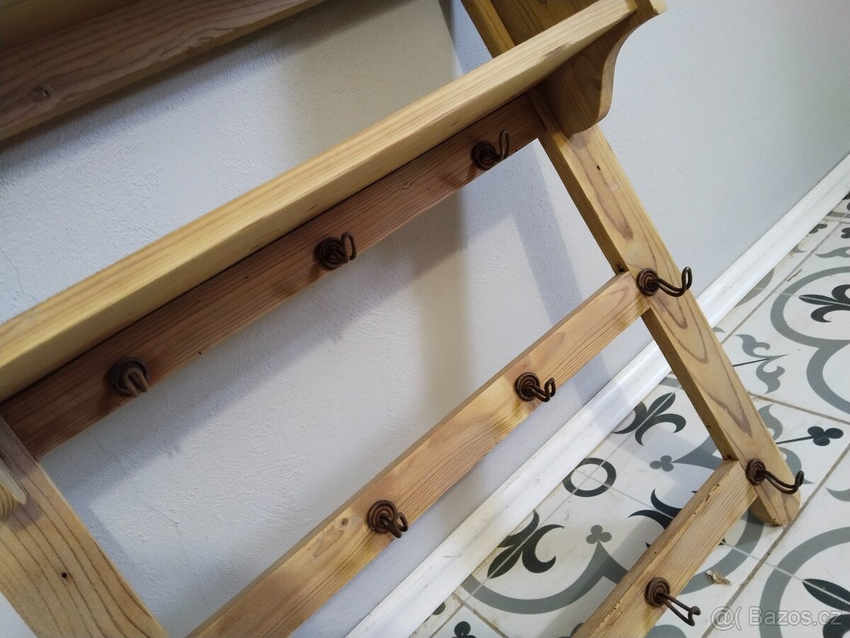 Stará police, polička po renovaci - 5