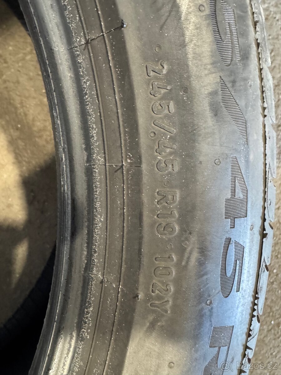 Letni Pirelli 245/45r19 - 5