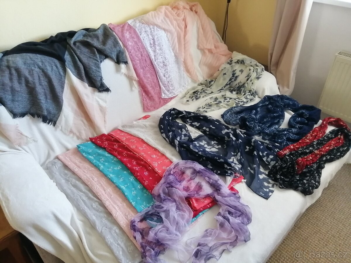 Prodám 54ks oblečení, převážně NOVÉ vel. S - 5