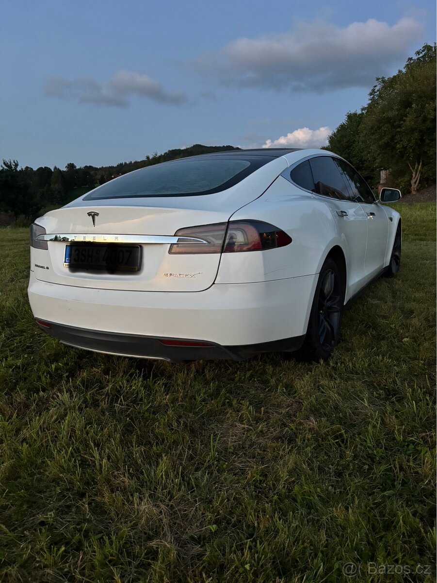 Tesla model S 85 P - 5