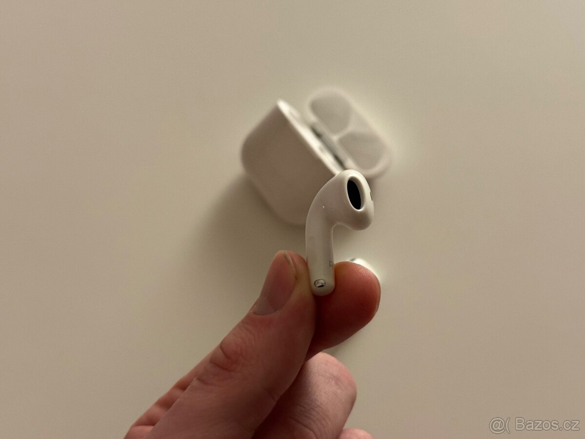 Apple AirPods 4 - 5