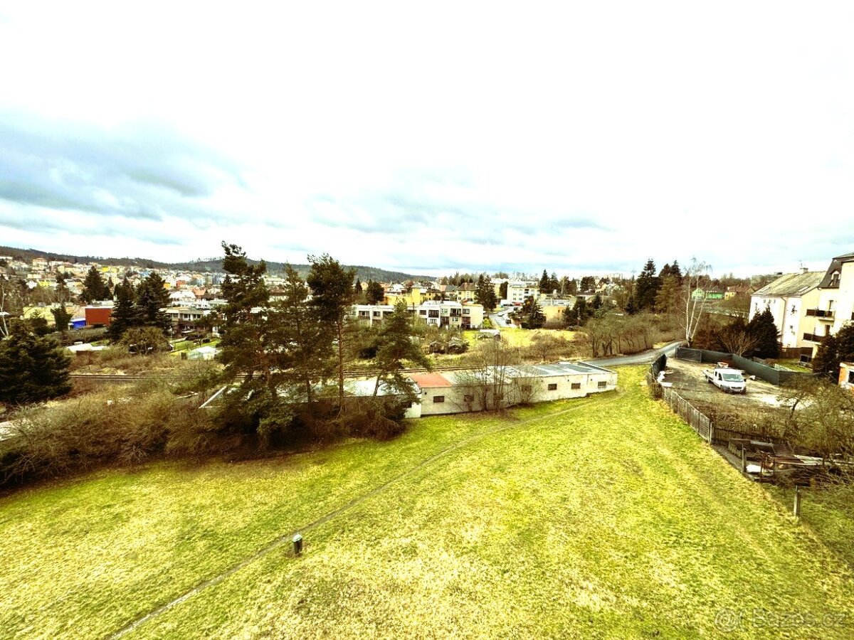 Pronájem garsoniery o rozloze 20 m² v klidné čtvrti K.Varů - 5