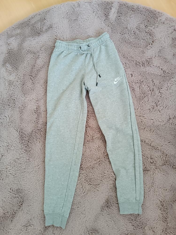 šedé a černé tepláky Nike XS Dri-Fit - 5