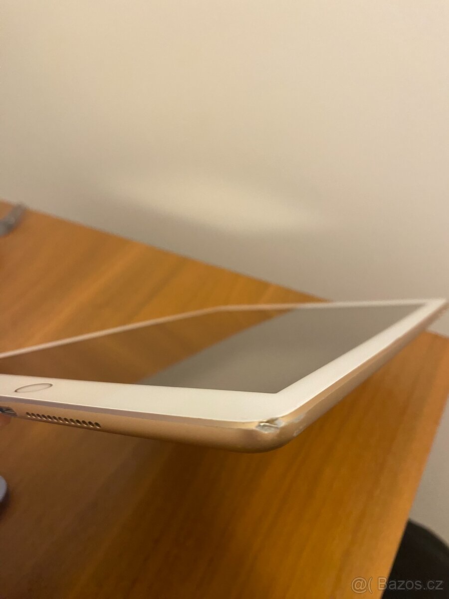 iPad 9.7" (6 generace) - 5
