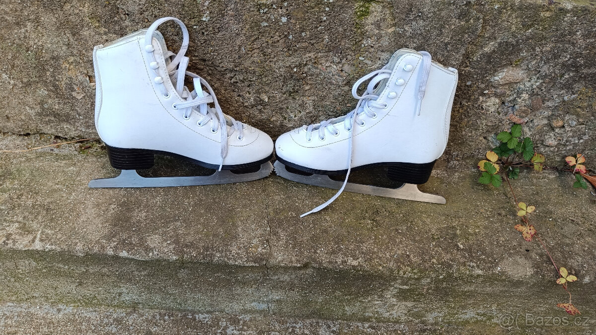 Prodám dívčí brusle Crowned vel. 35 - 5