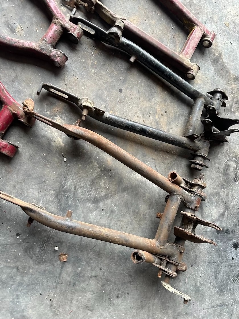 Predám zadní kyvná vidlice na motocykle JAWA ČZ 175 250 350 - 5