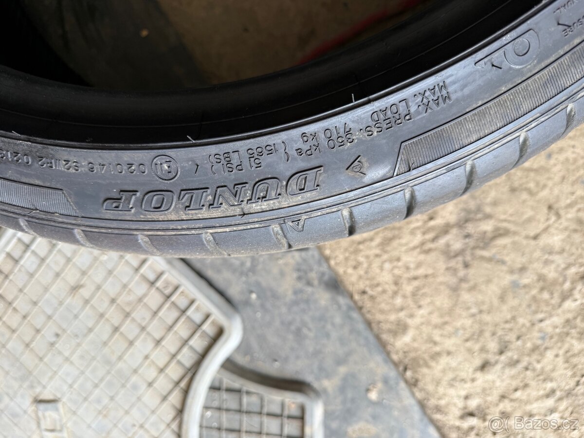 Pneu Dunlop 245/45 R21 - 5