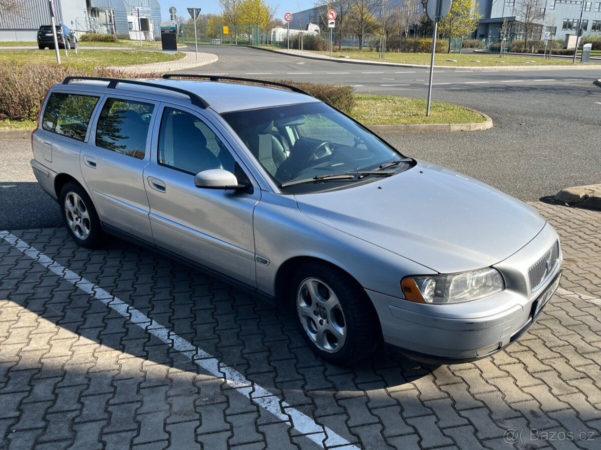 Servisovaná a čistá V70 D5 2005 automat - 5