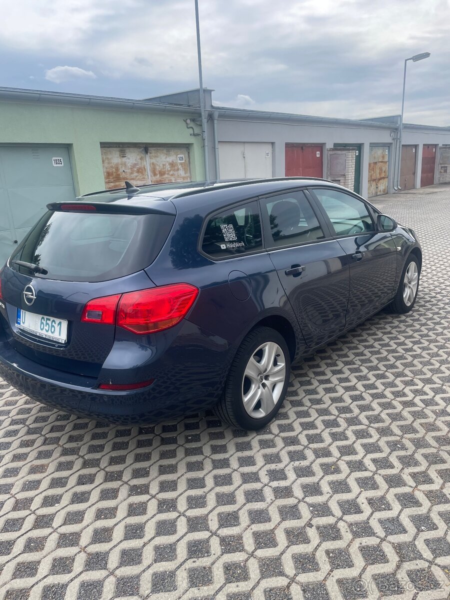 Prodám Opel Astra J tourer 1,6 - 5