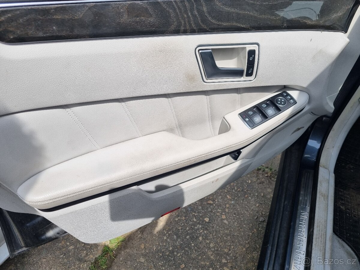 Mecedes Benz E-300 212 k - 5