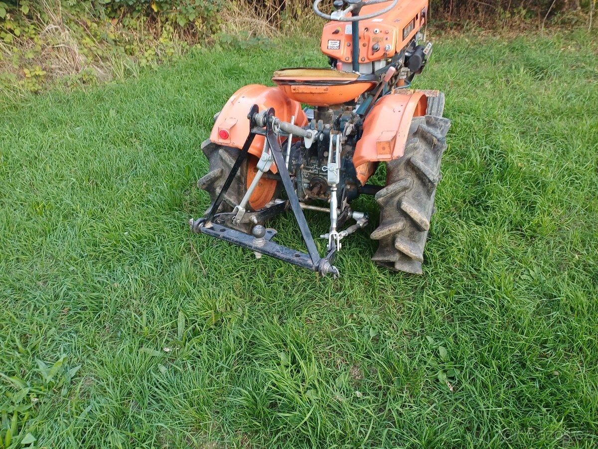 Prodám malotraktor Kubota B6000 - 5