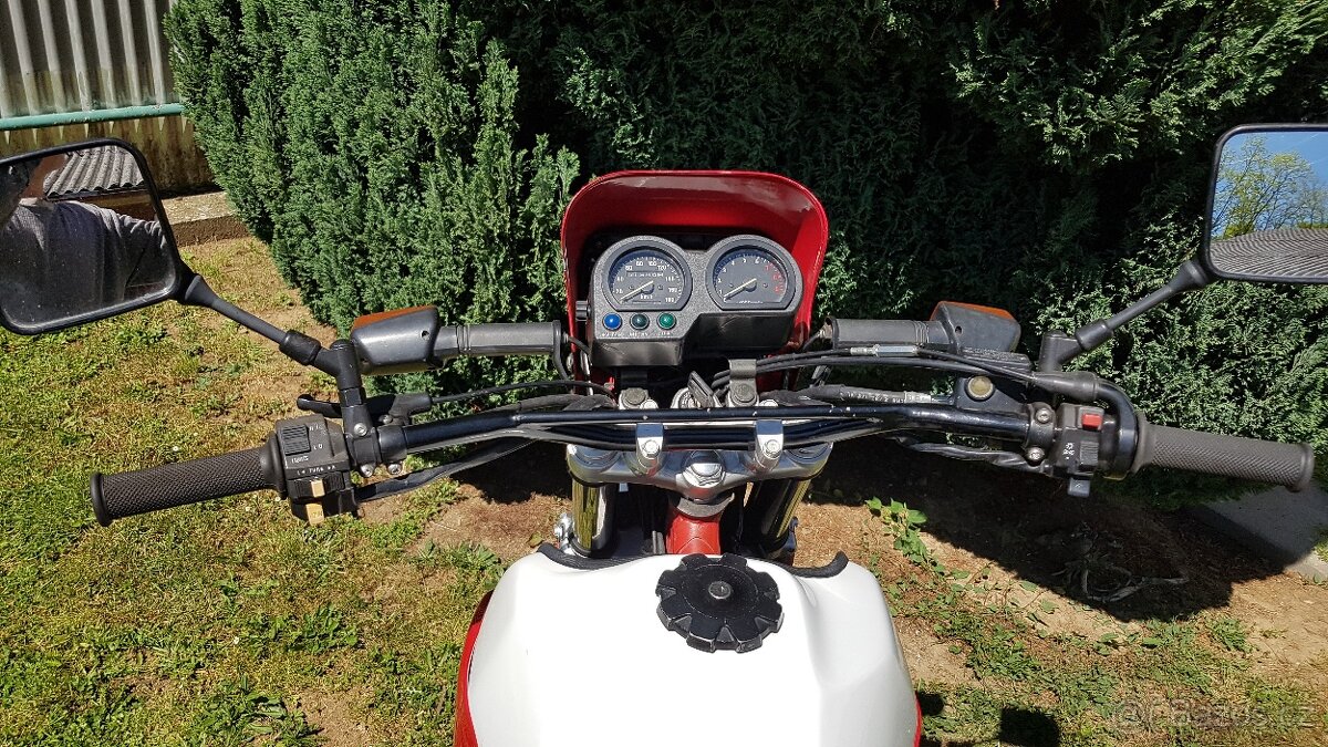 Prodám Suzuki DR 650 r.v. 1992 se startérem.