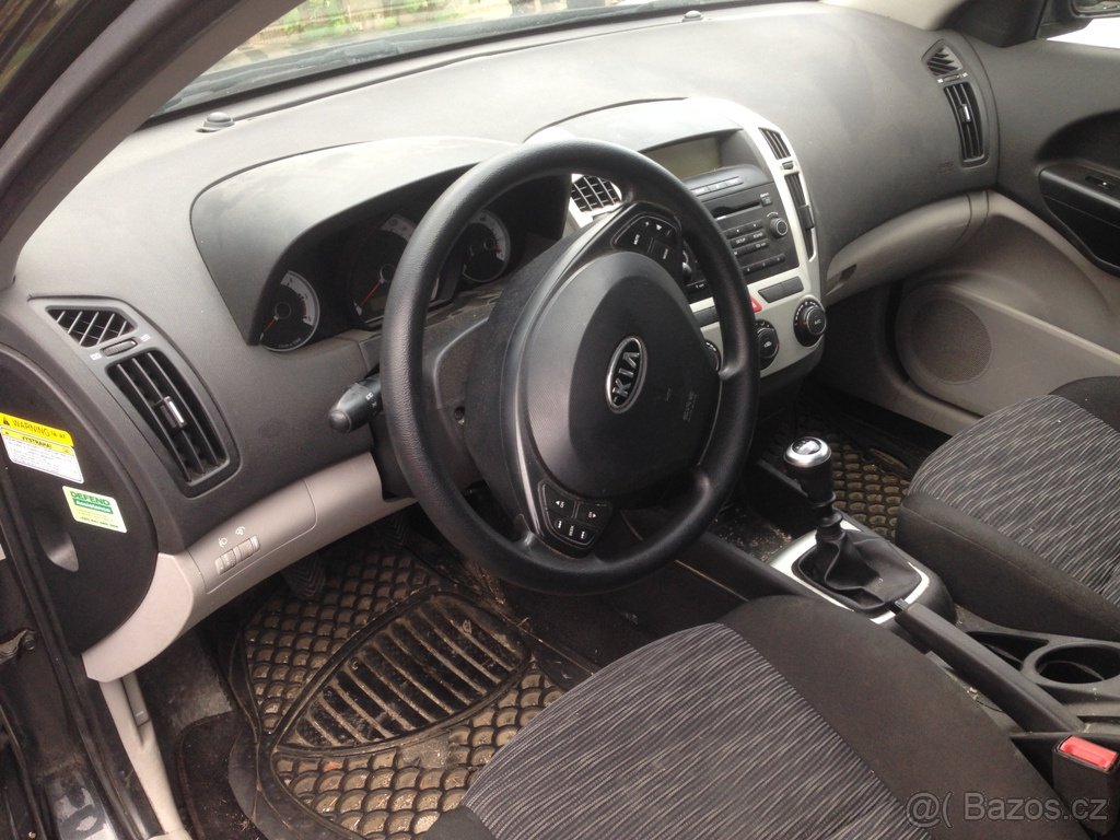 Kia Ceed 1,6CRDI 84kW Combi 2007 - díly - 5